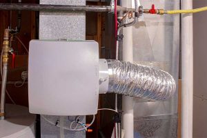 Duct-mounted humidifier with insulated tubing